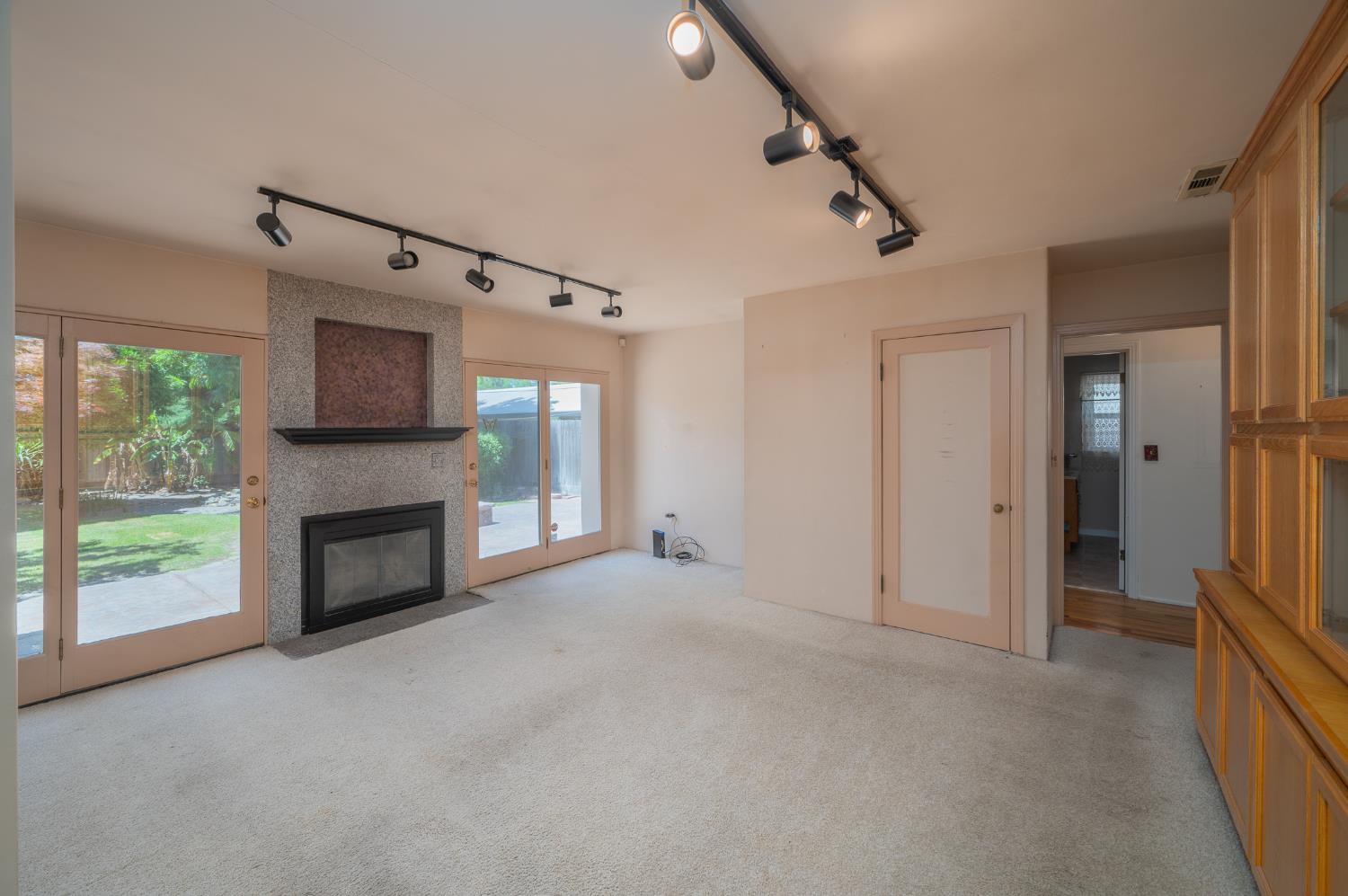 1233 Sycamore