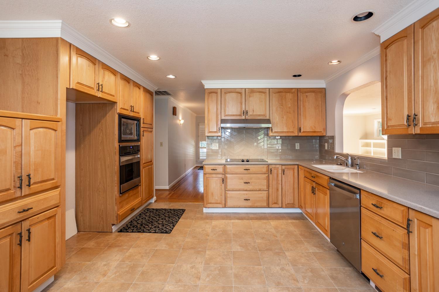 9900 Mountain Oak Road