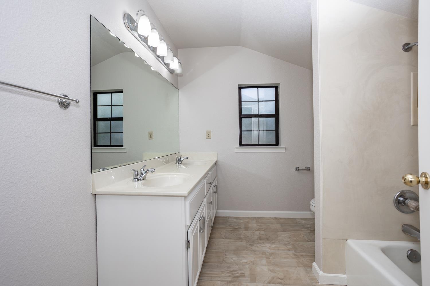 9900 Mountain Oak Road