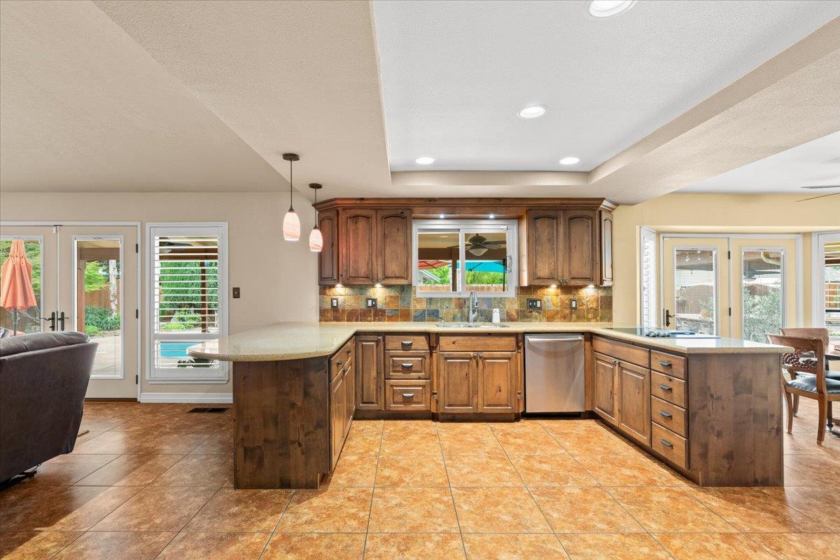1121 Pyrite Way