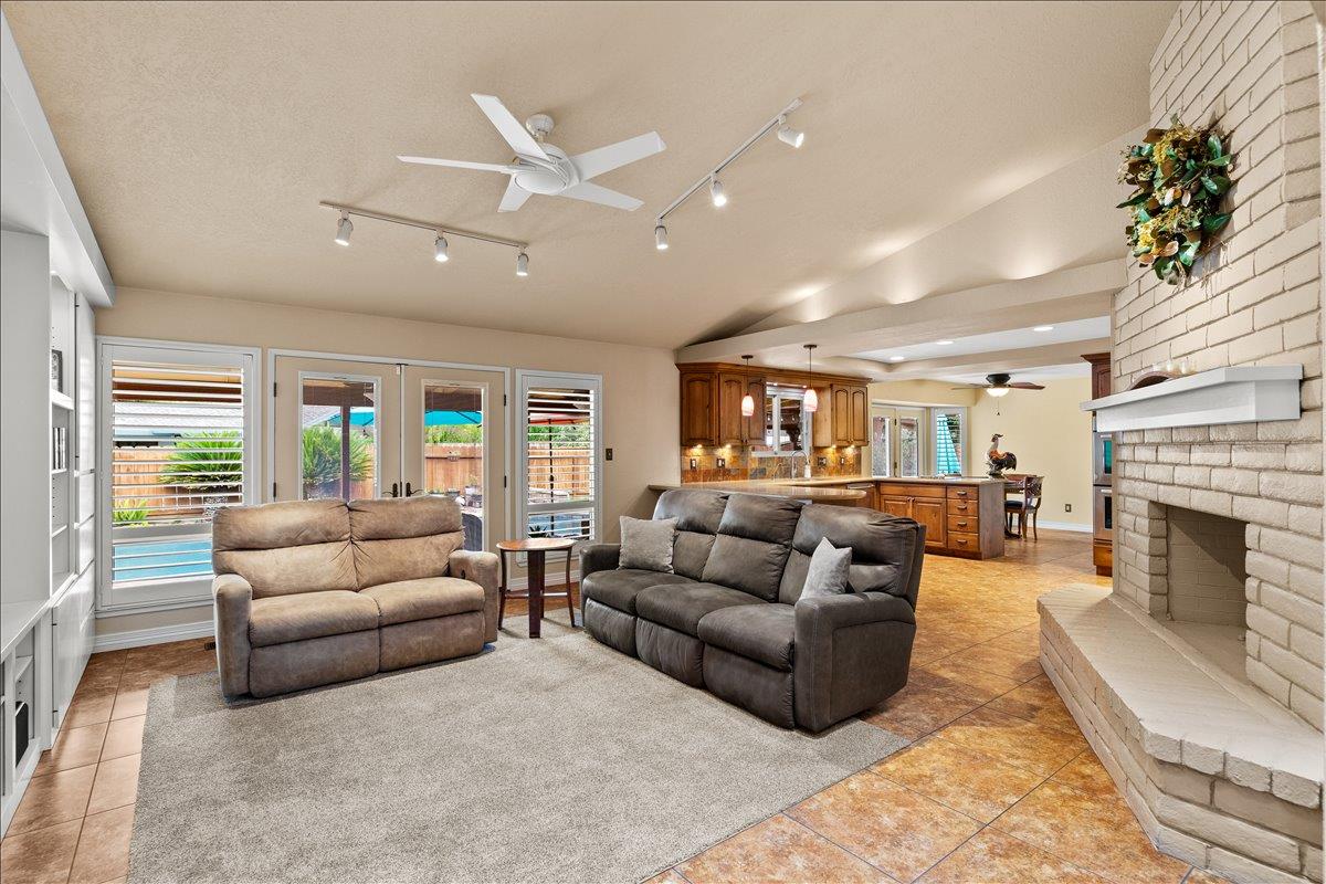 1121 Pyrite Way