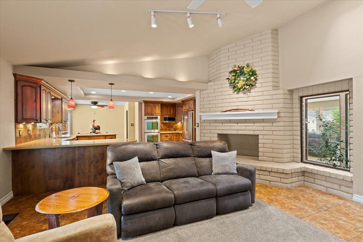 1121 Pyrite Way