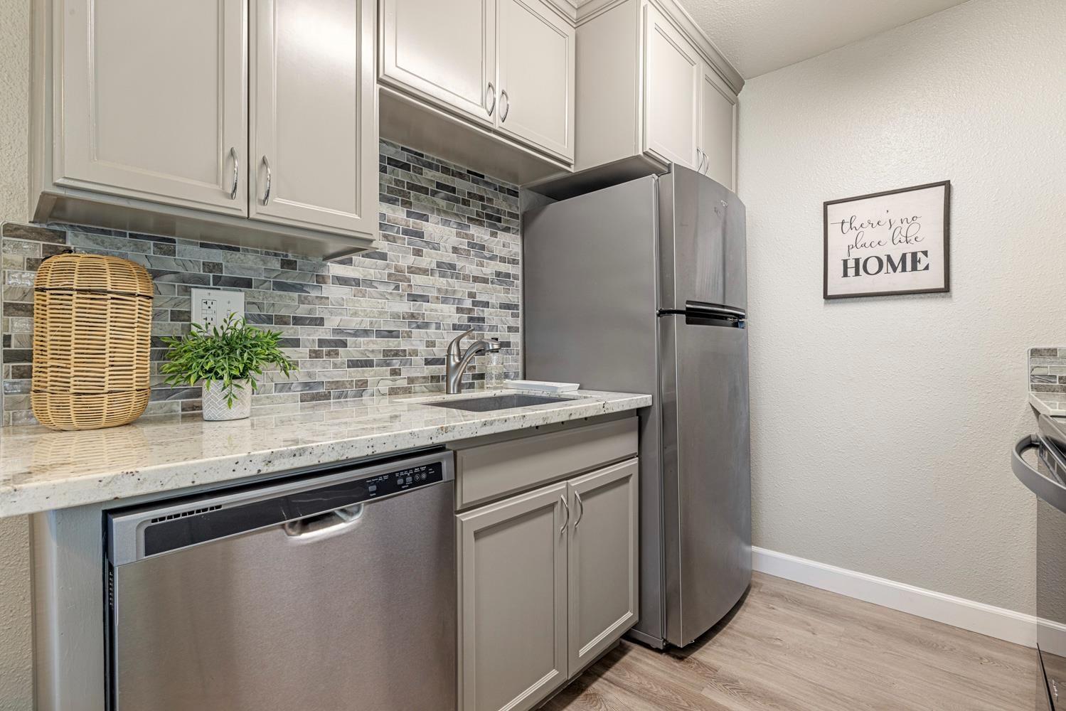 201 Woodrow Avenue 48