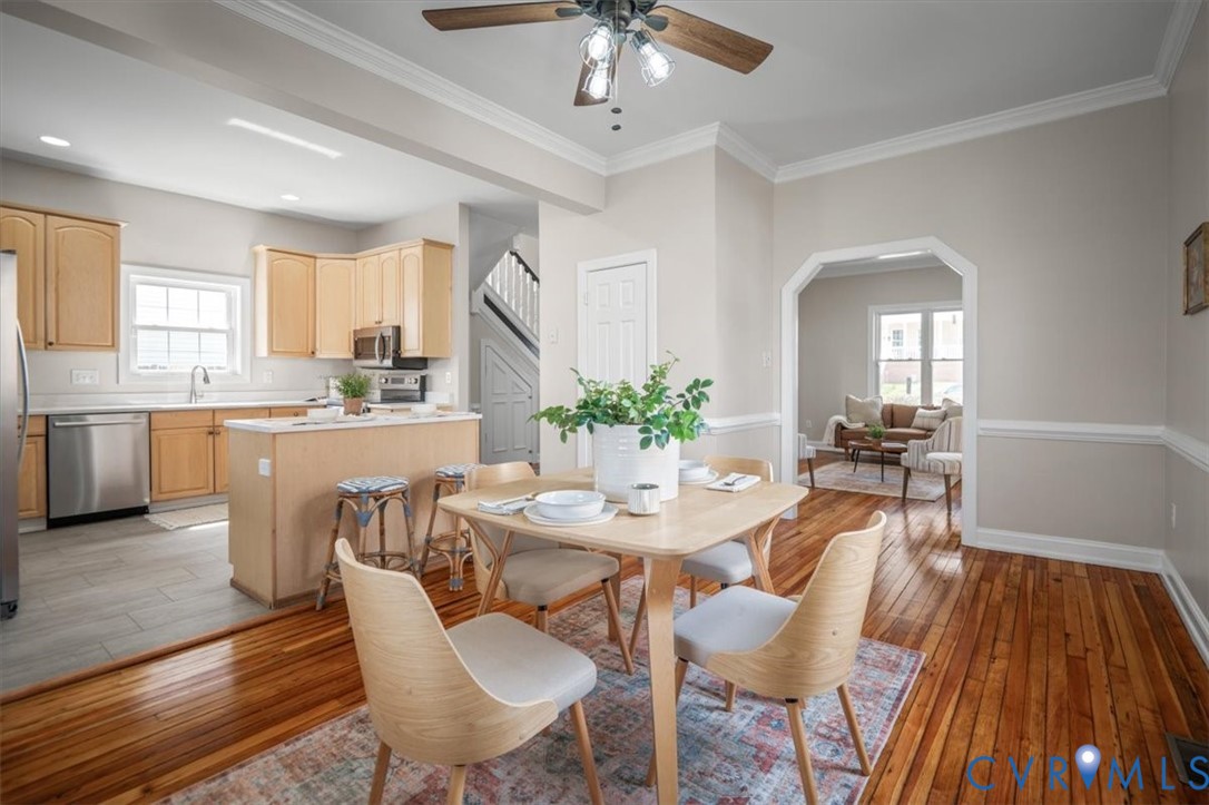 307 W 26th St