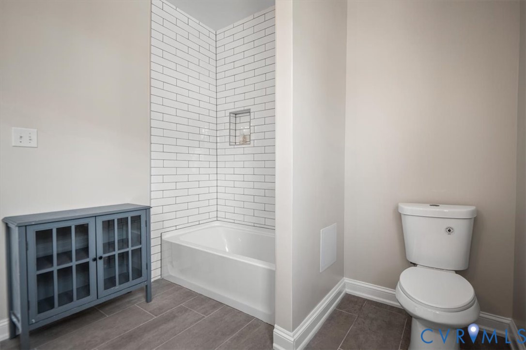 307 W 26th St