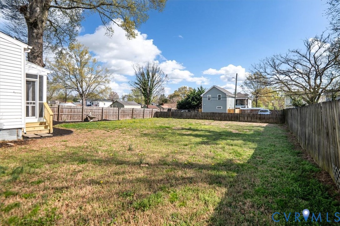 307 W 26th St