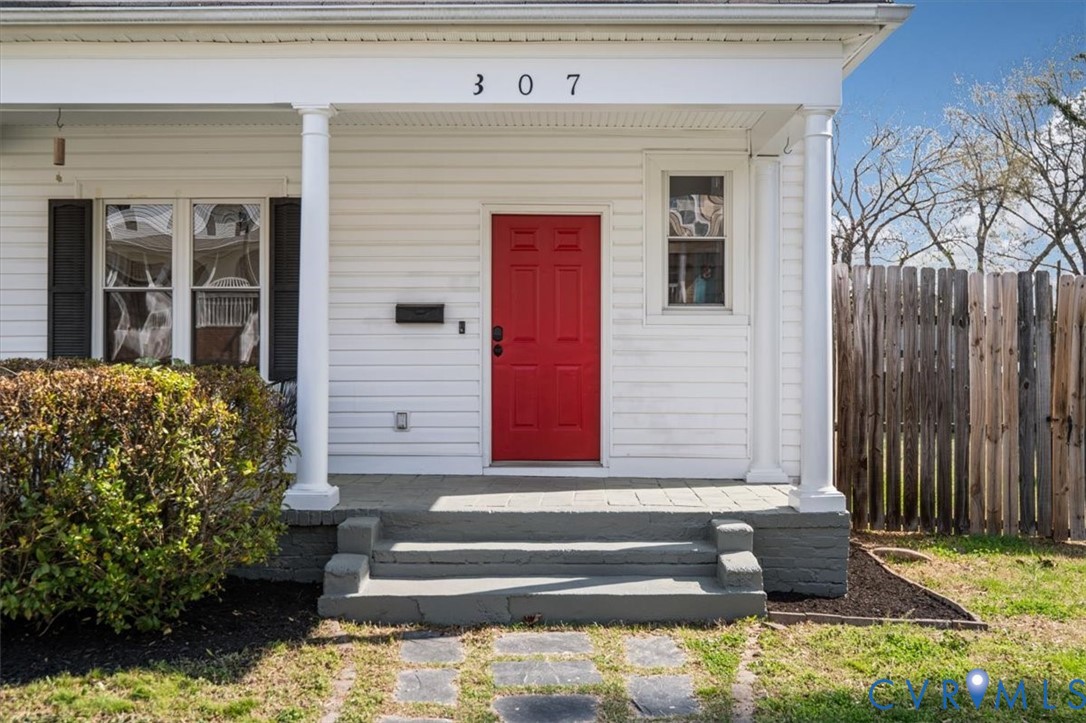 307 W 26th St