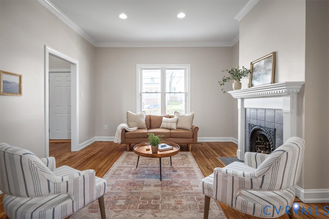 307 W 26th St