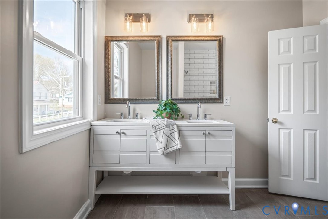 307 W 26th St