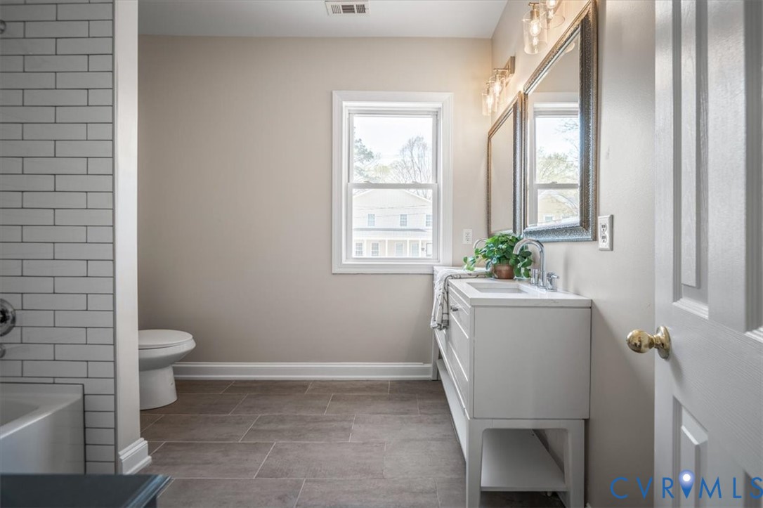 307 W 26th St