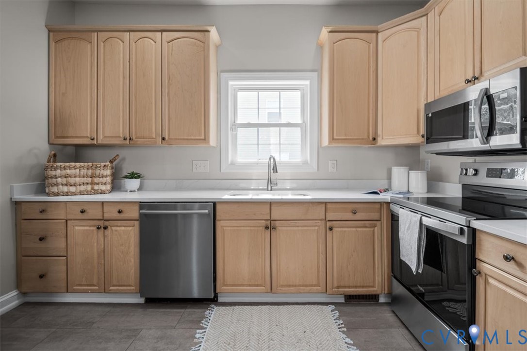 307 W 26th St