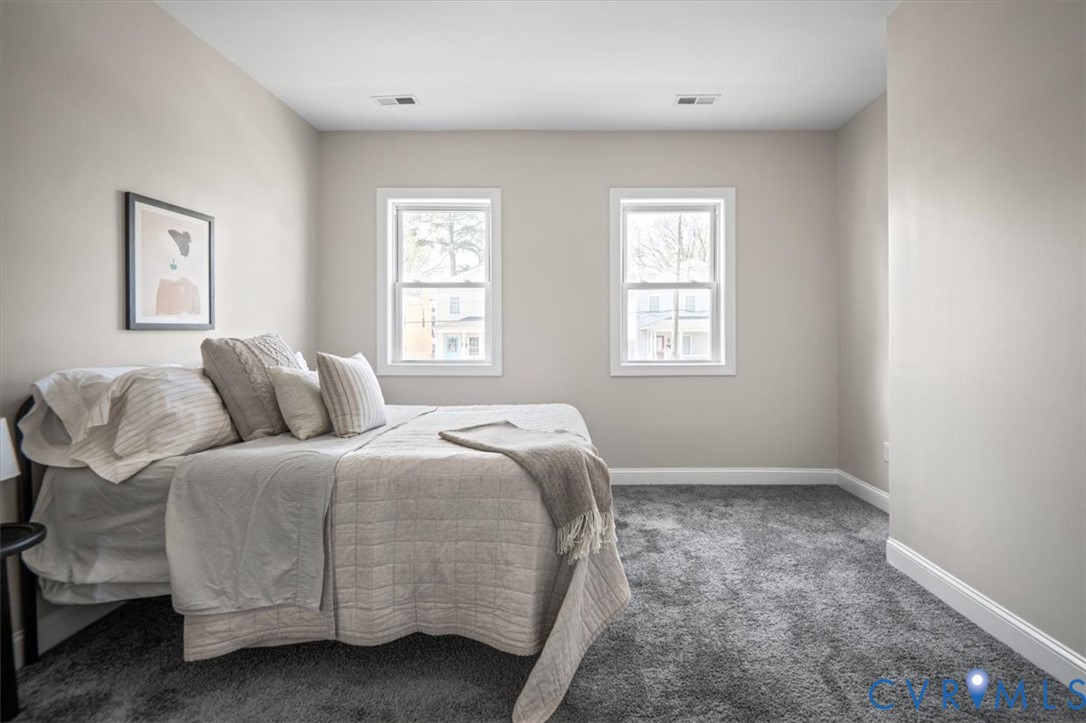 307 W 26th St