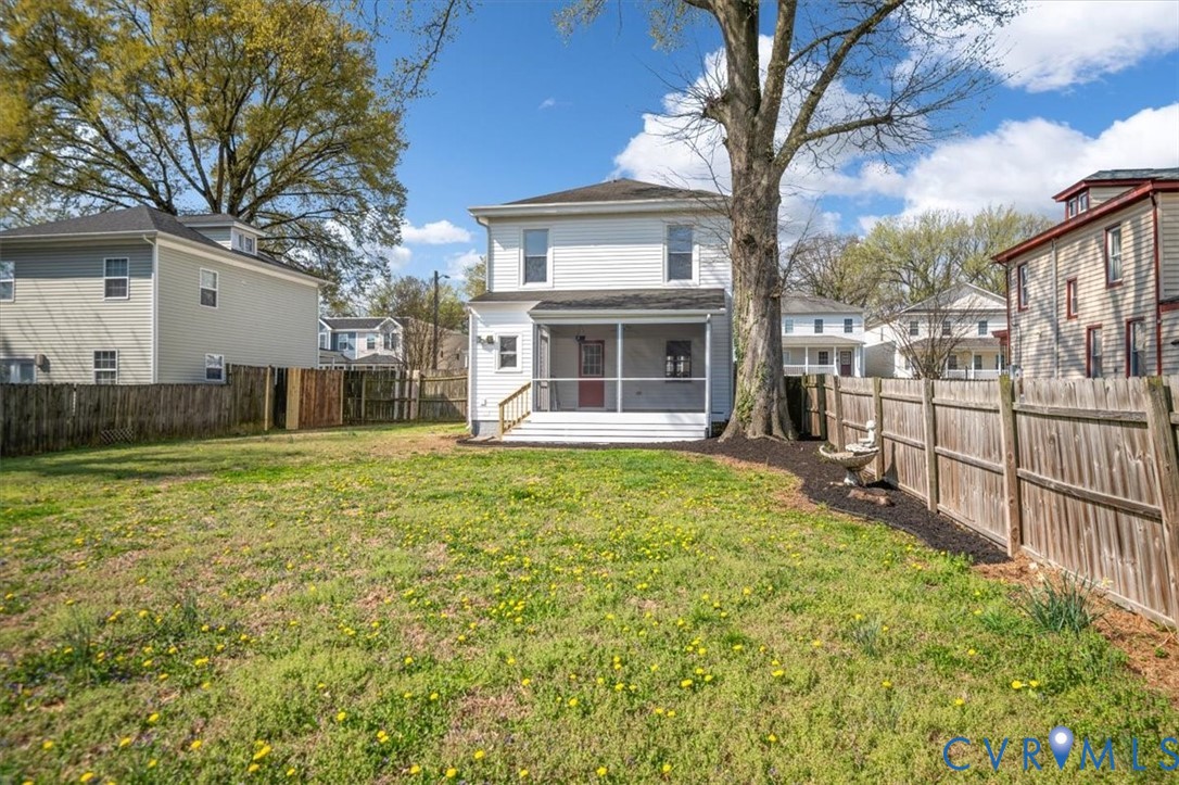 307 W 26th St