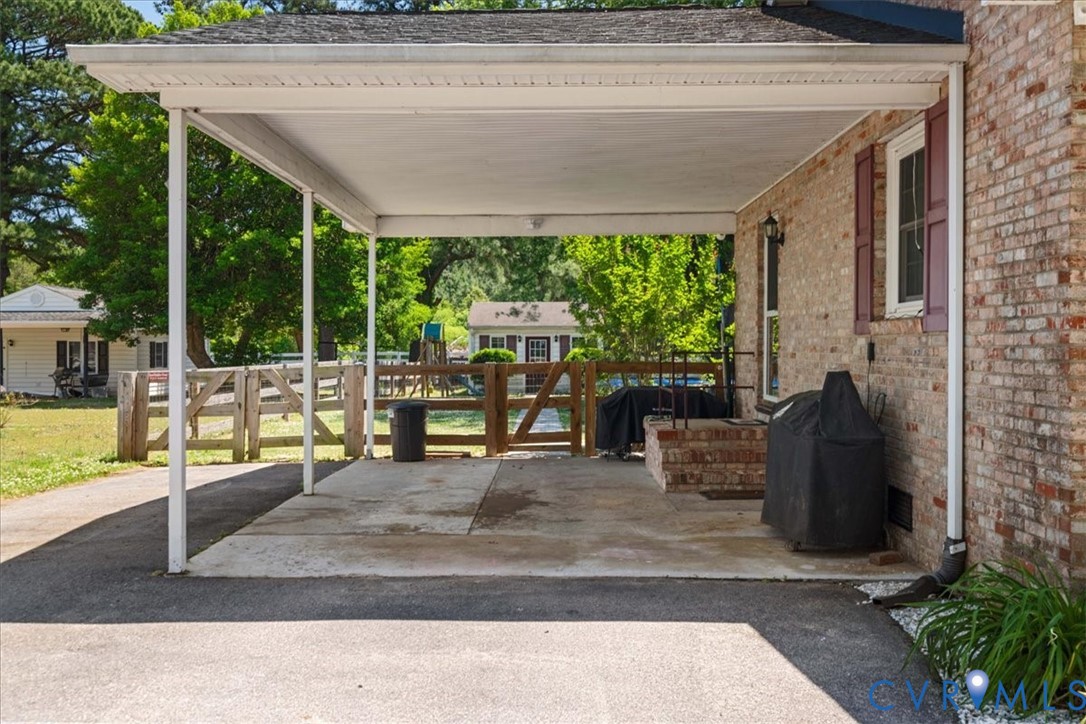 5809 Sutherland Dr