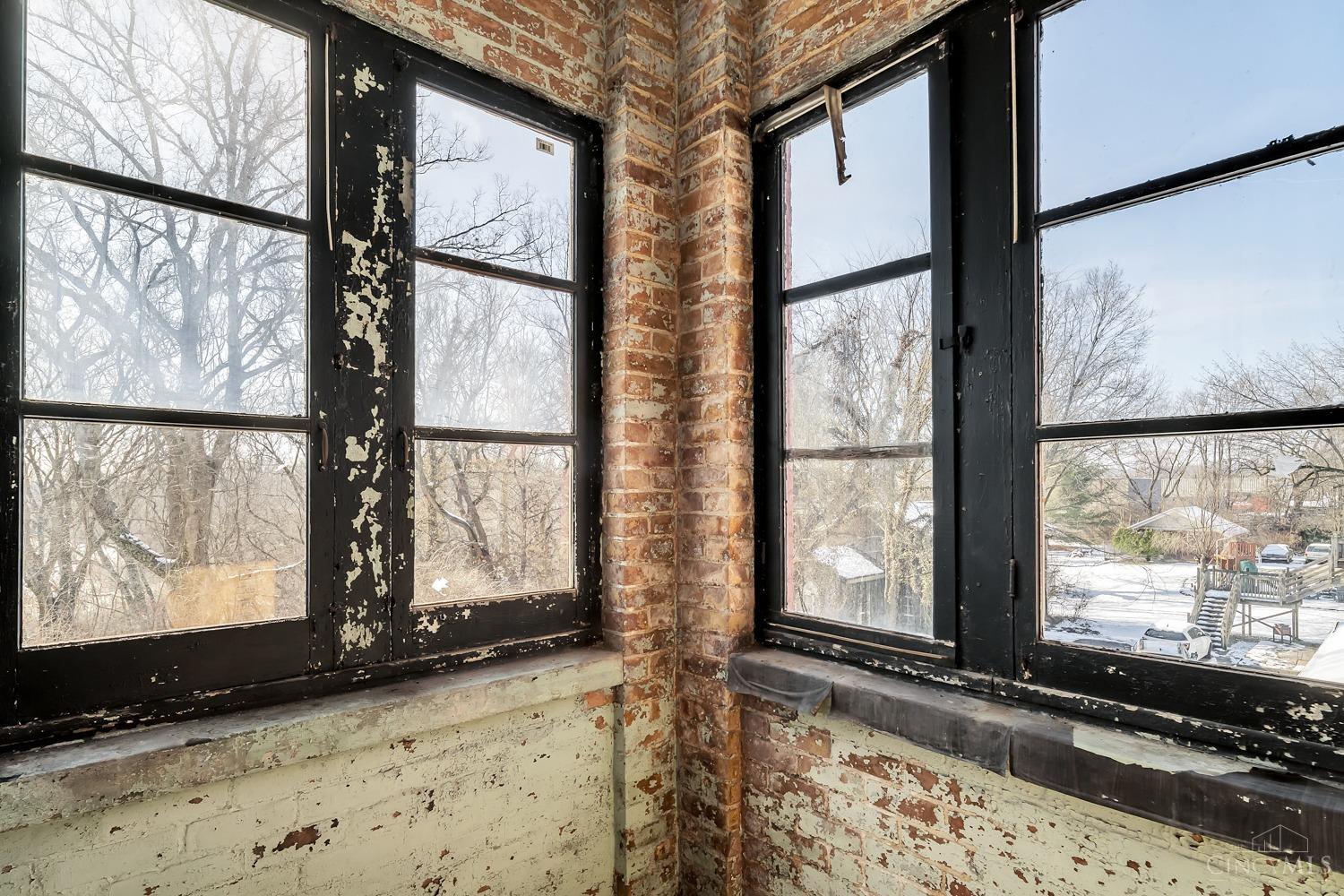505 W Wyoming Avenue