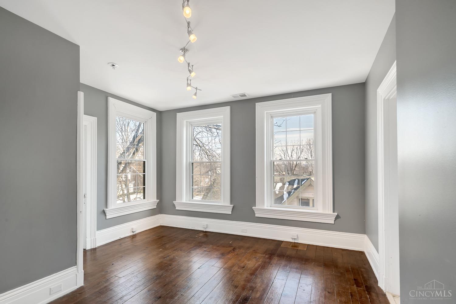 505 W Wyoming Avenue
