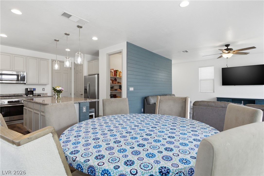 4238 Enchanting Sky Avenue