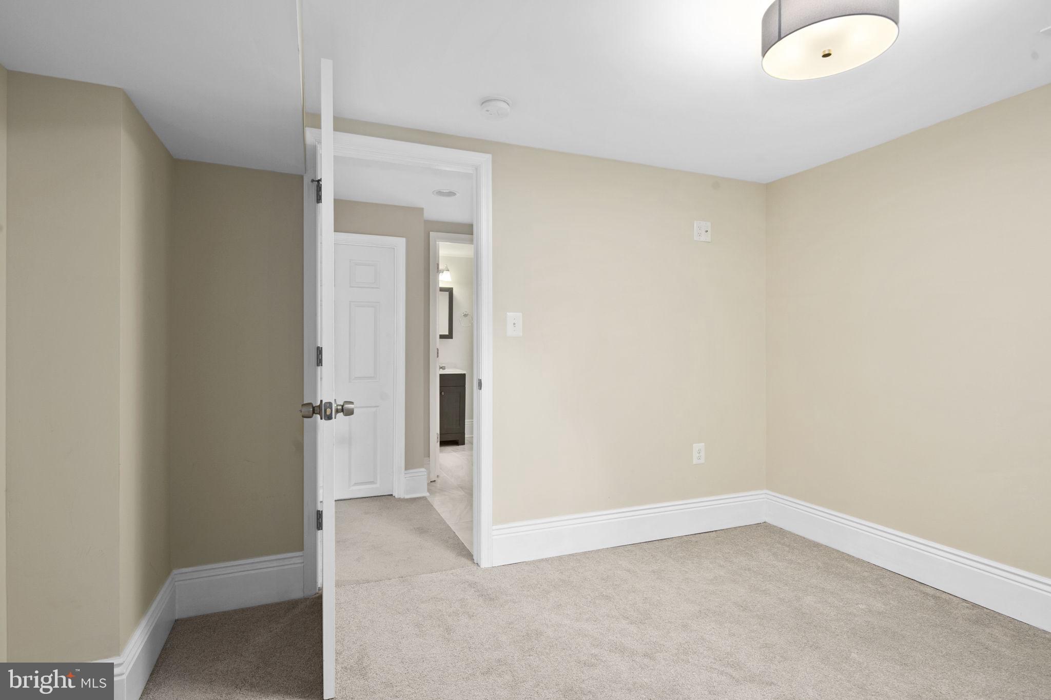 3905 17th Pl NE