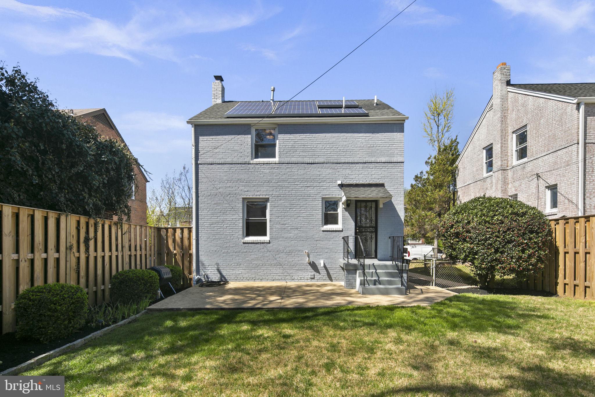3905 17th Pl NE