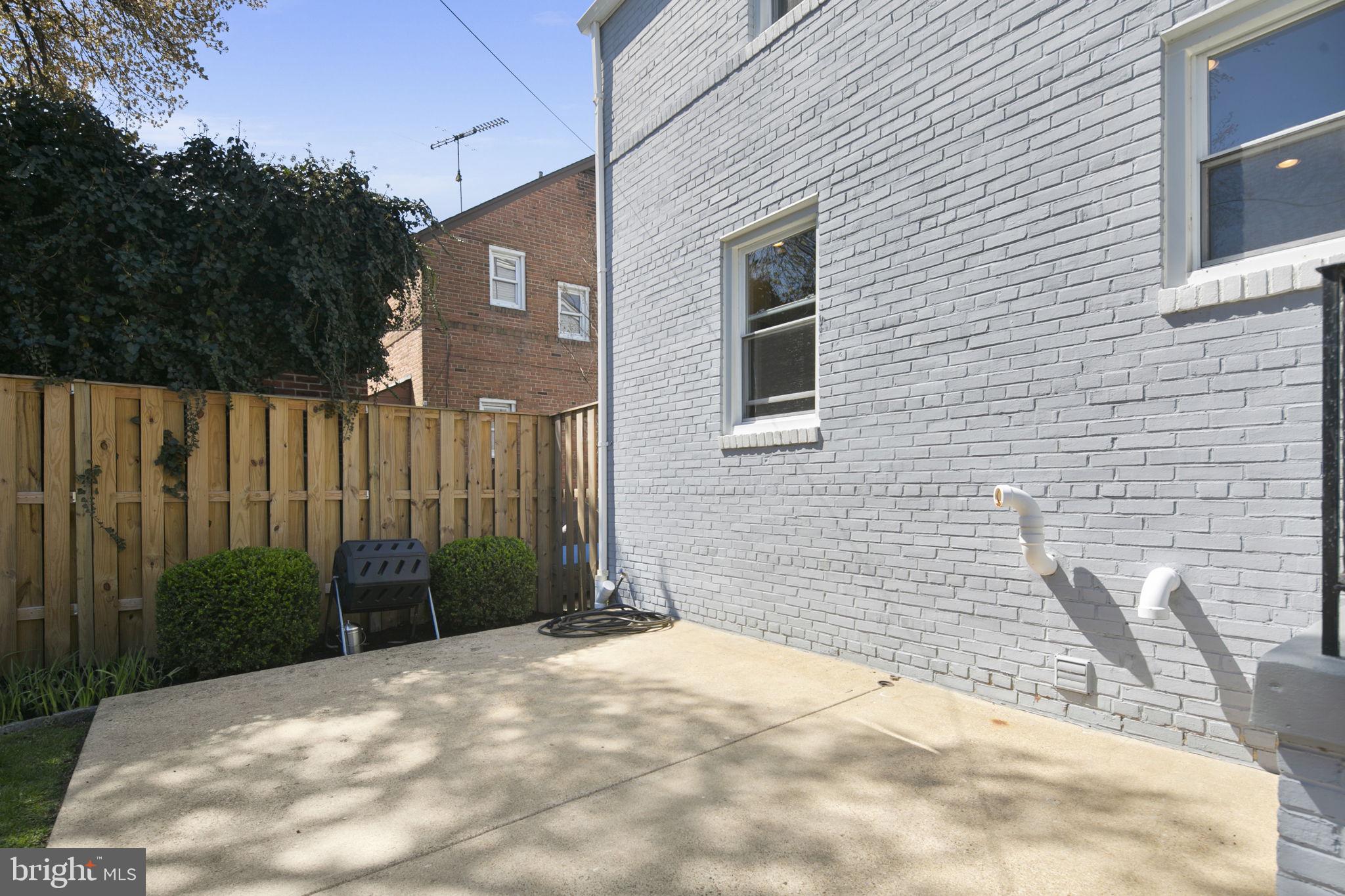3905 17th Pl NE