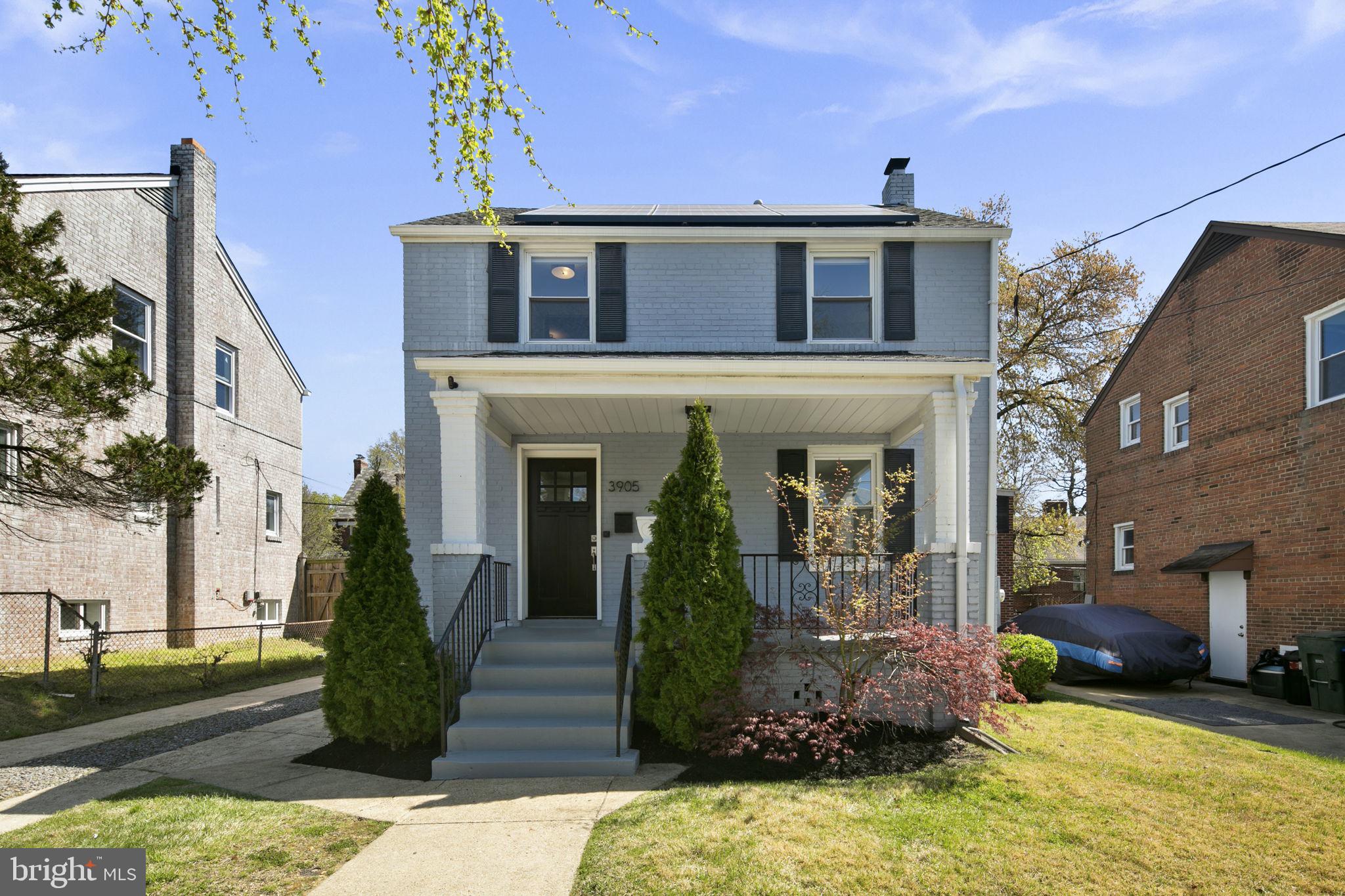 3905 17th Pl NE