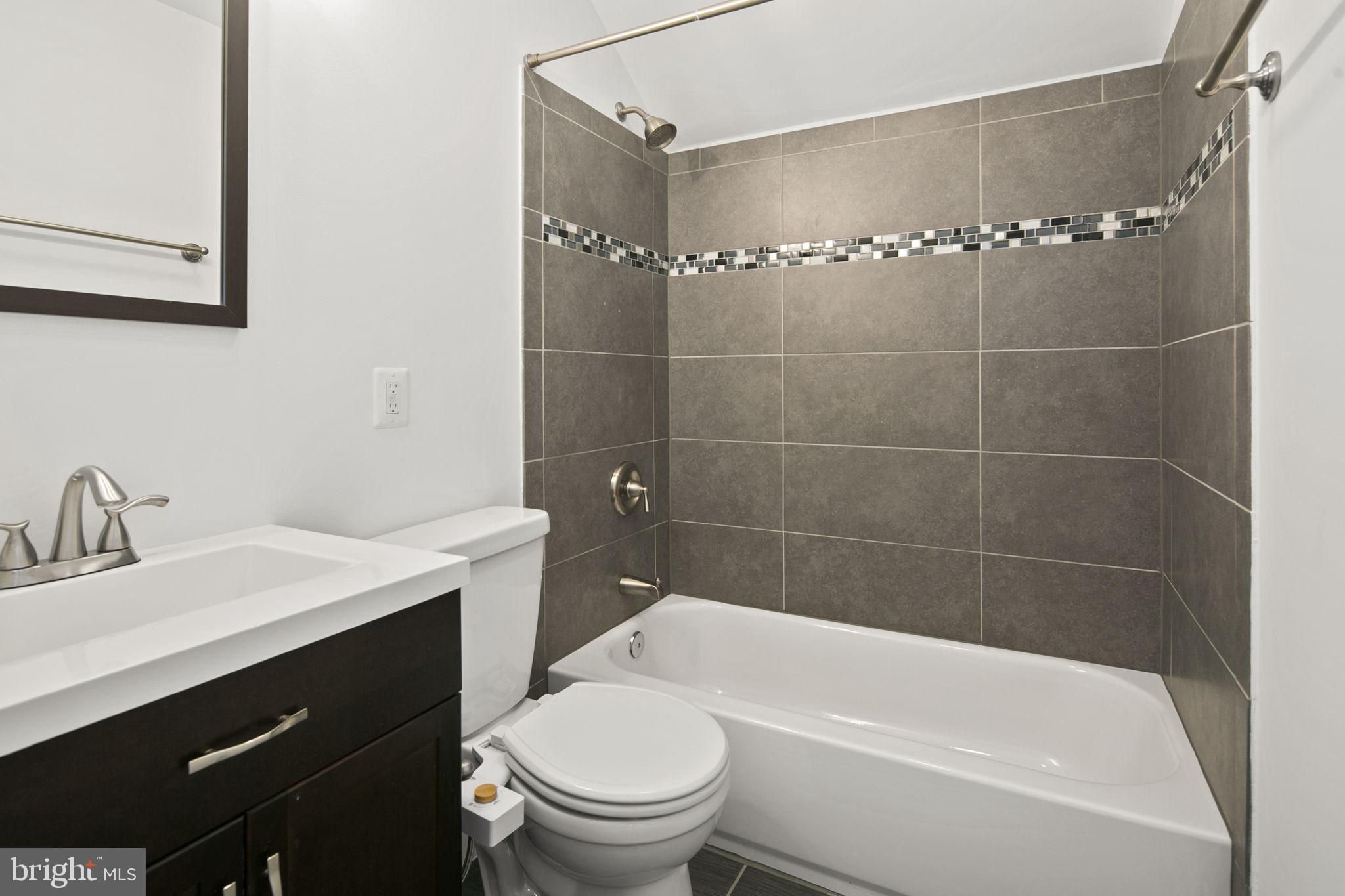 3905 17th Pl NE
