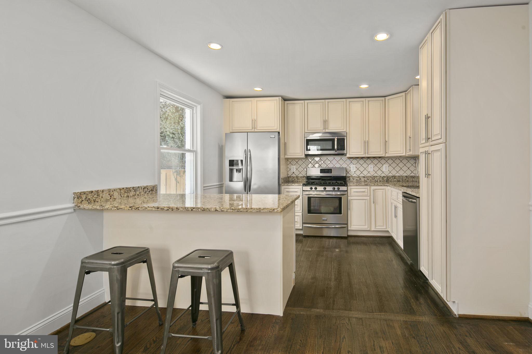 3905 17th Pl NE