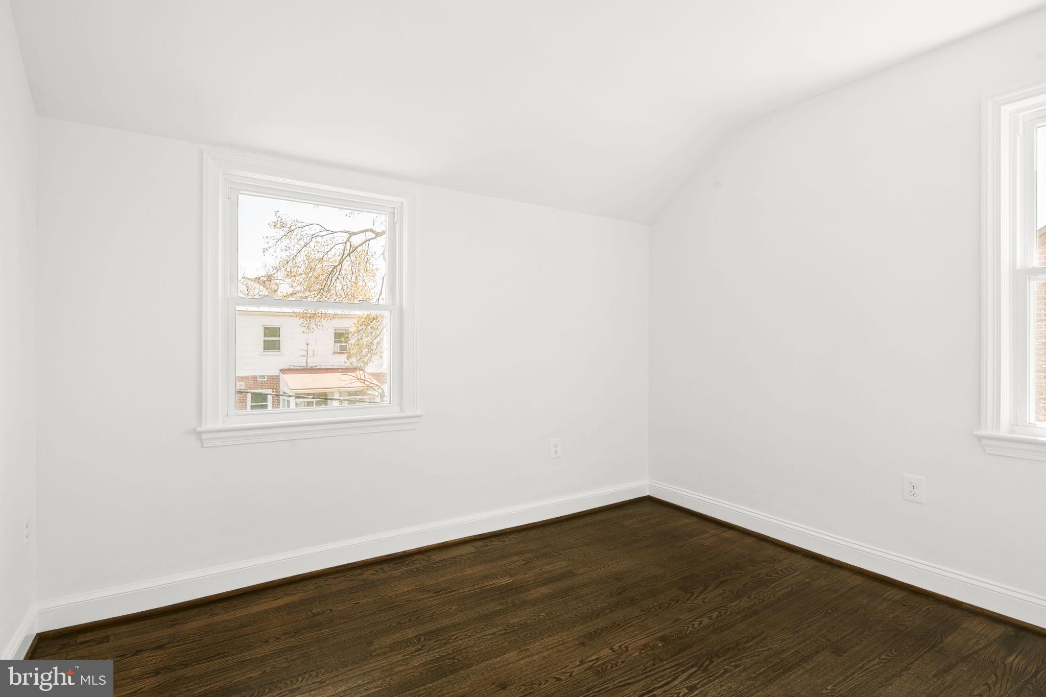 3905 17th Pl NE