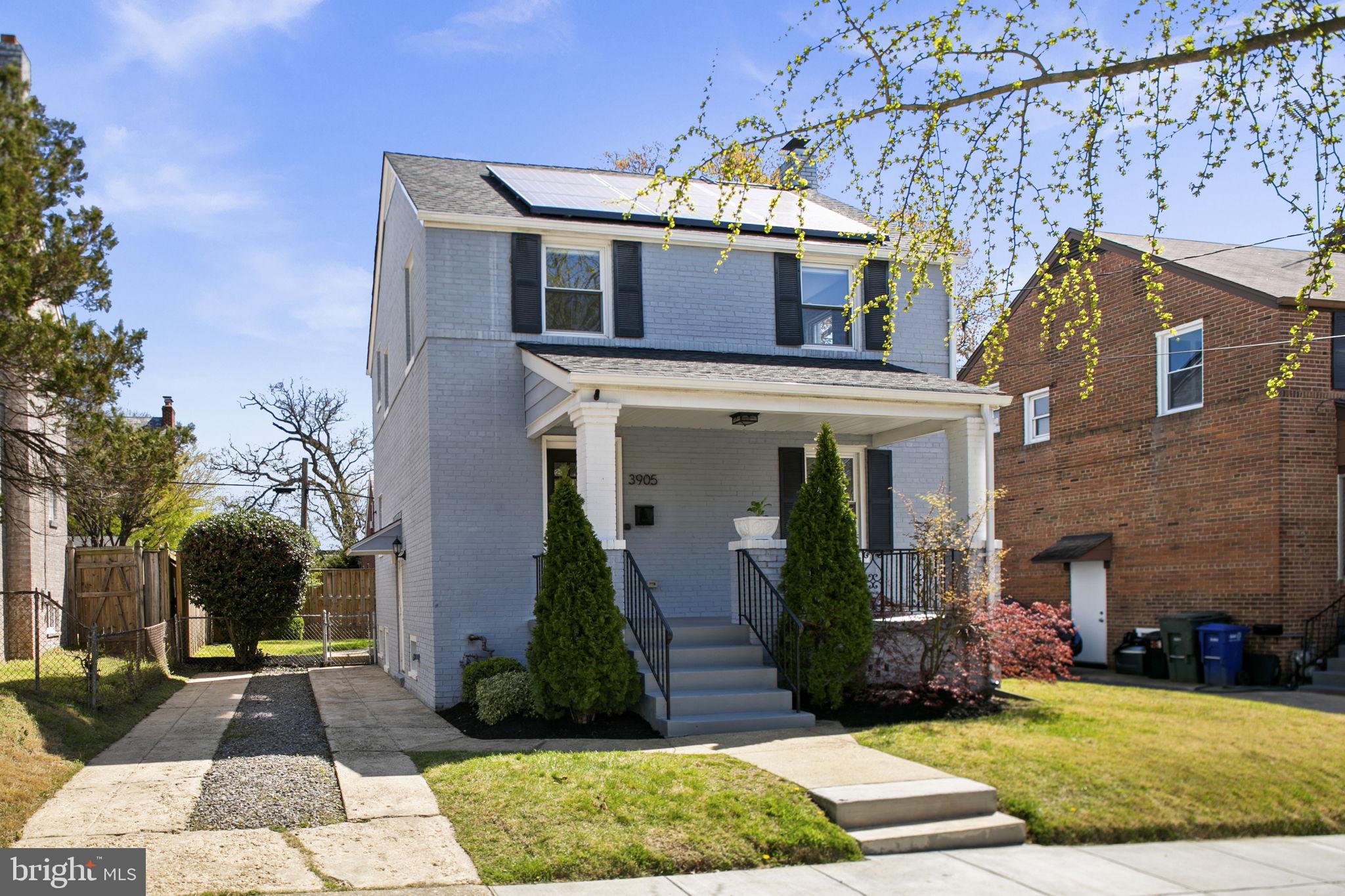 3905 17th Pl NE