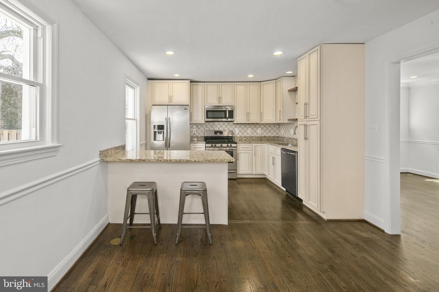 3905 17th Pl NE