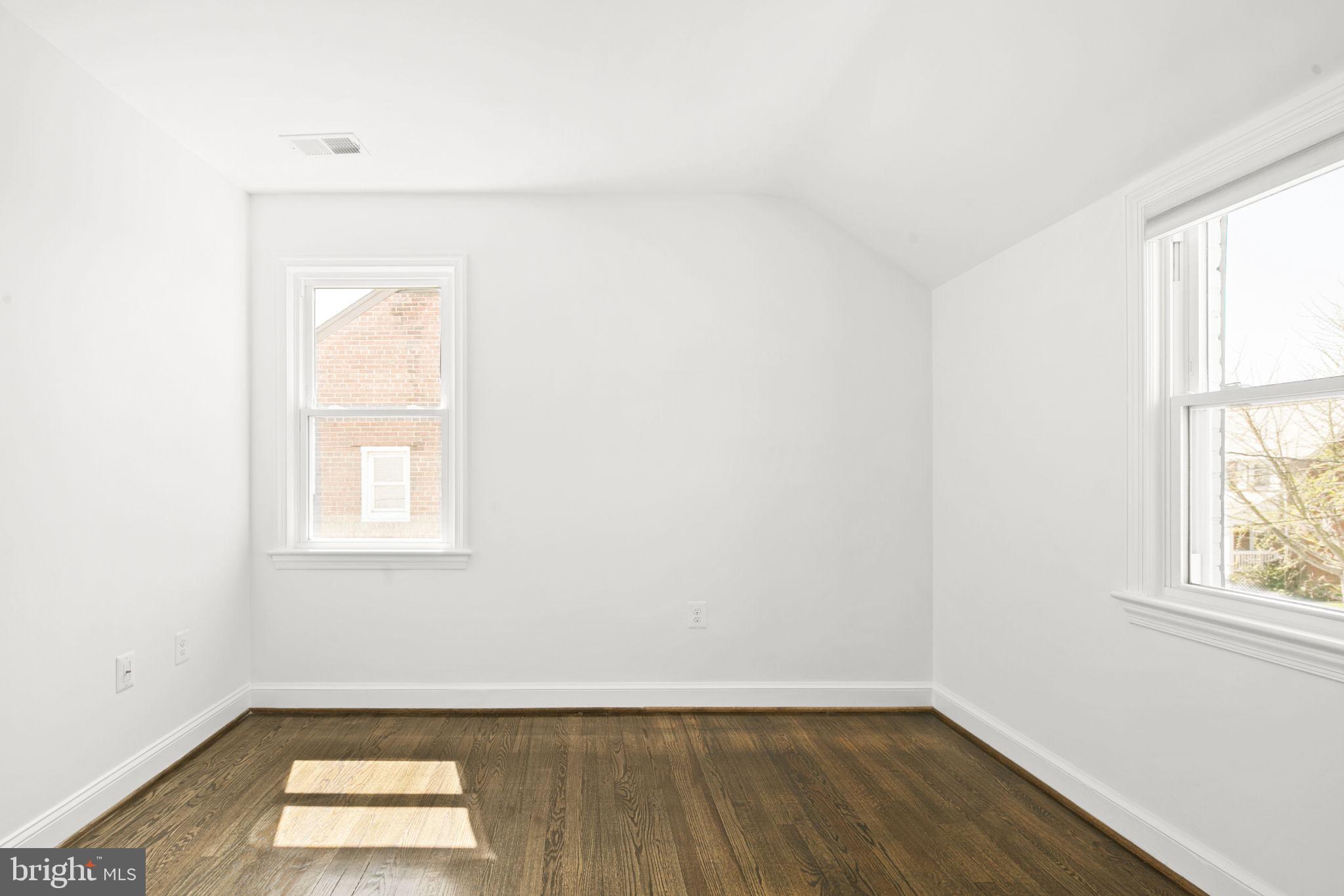 3905 17th Pl NE