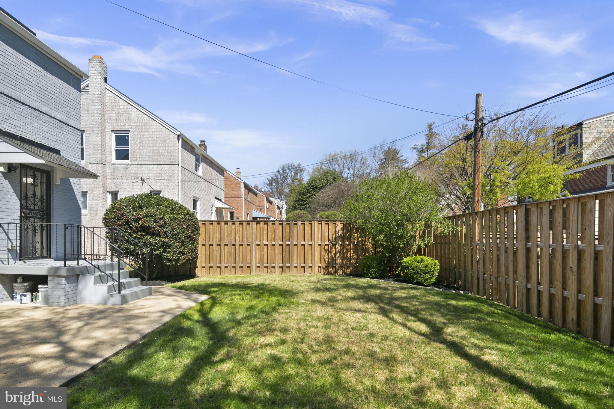 3905 17th Pl NE