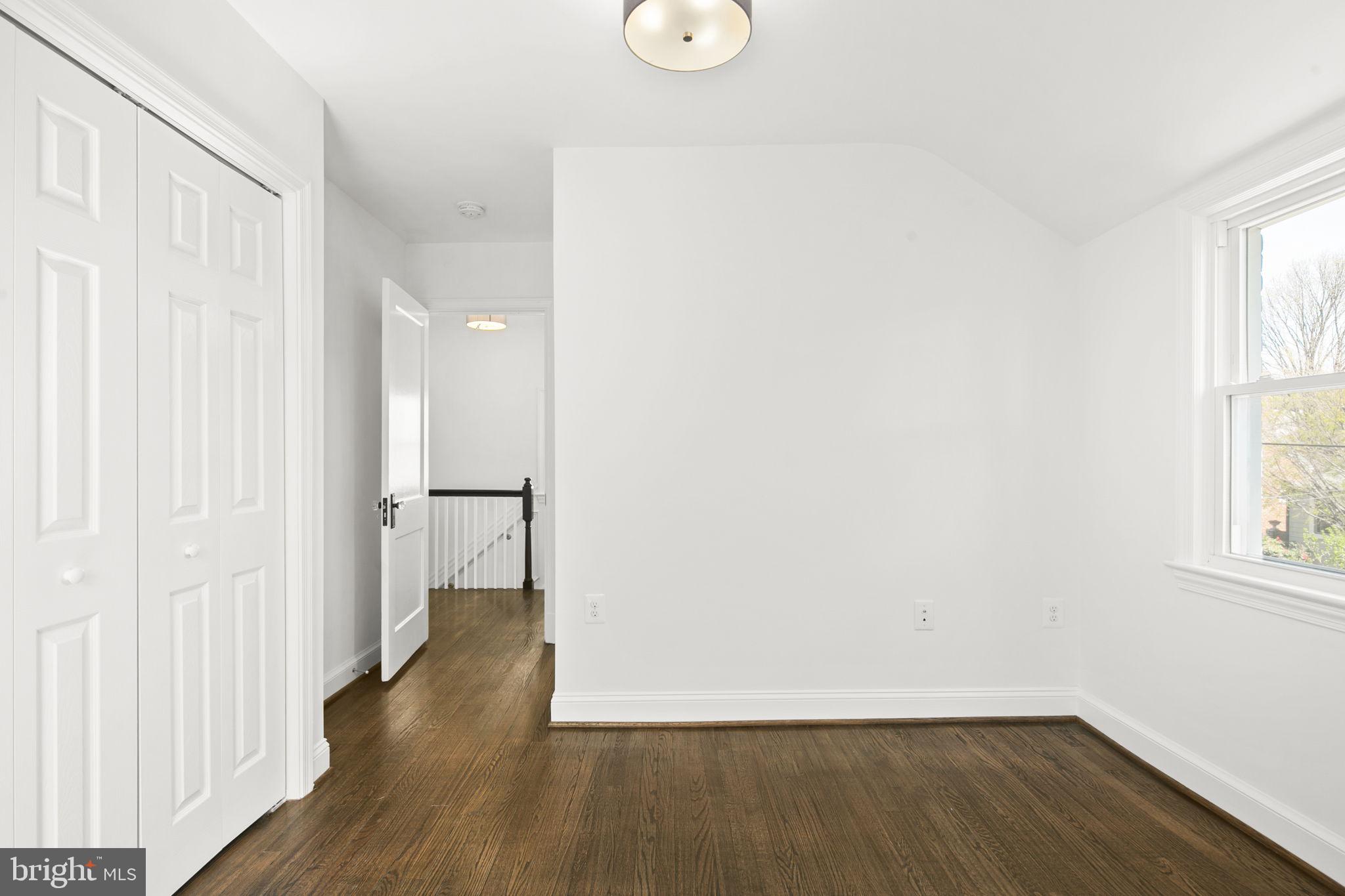 3905 17th Pl NE