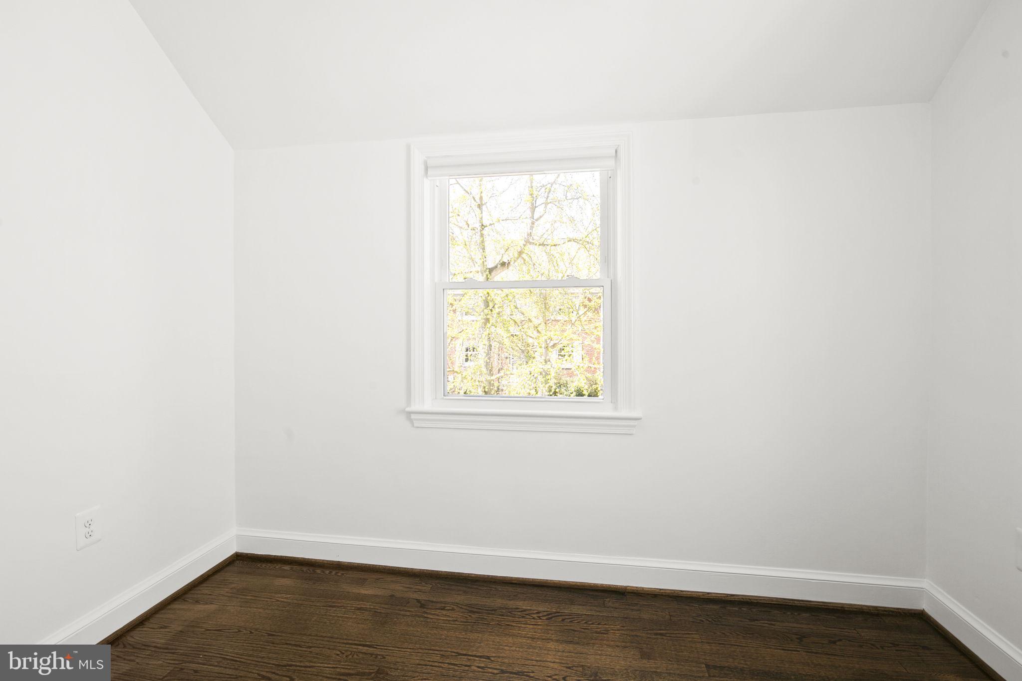 3905 17th Pl NE