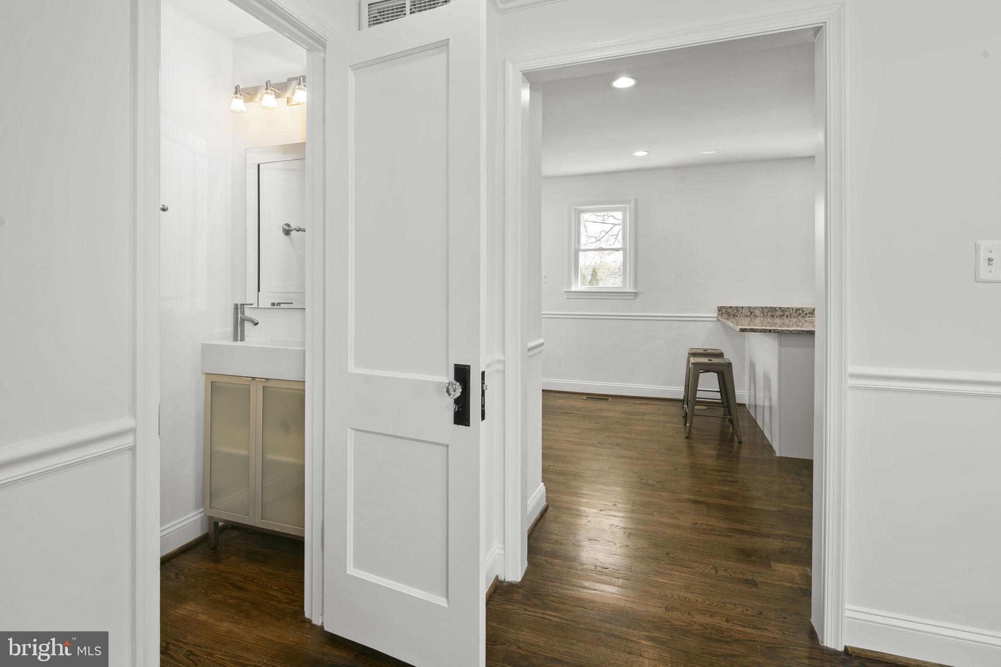 3905 17th Pl NE