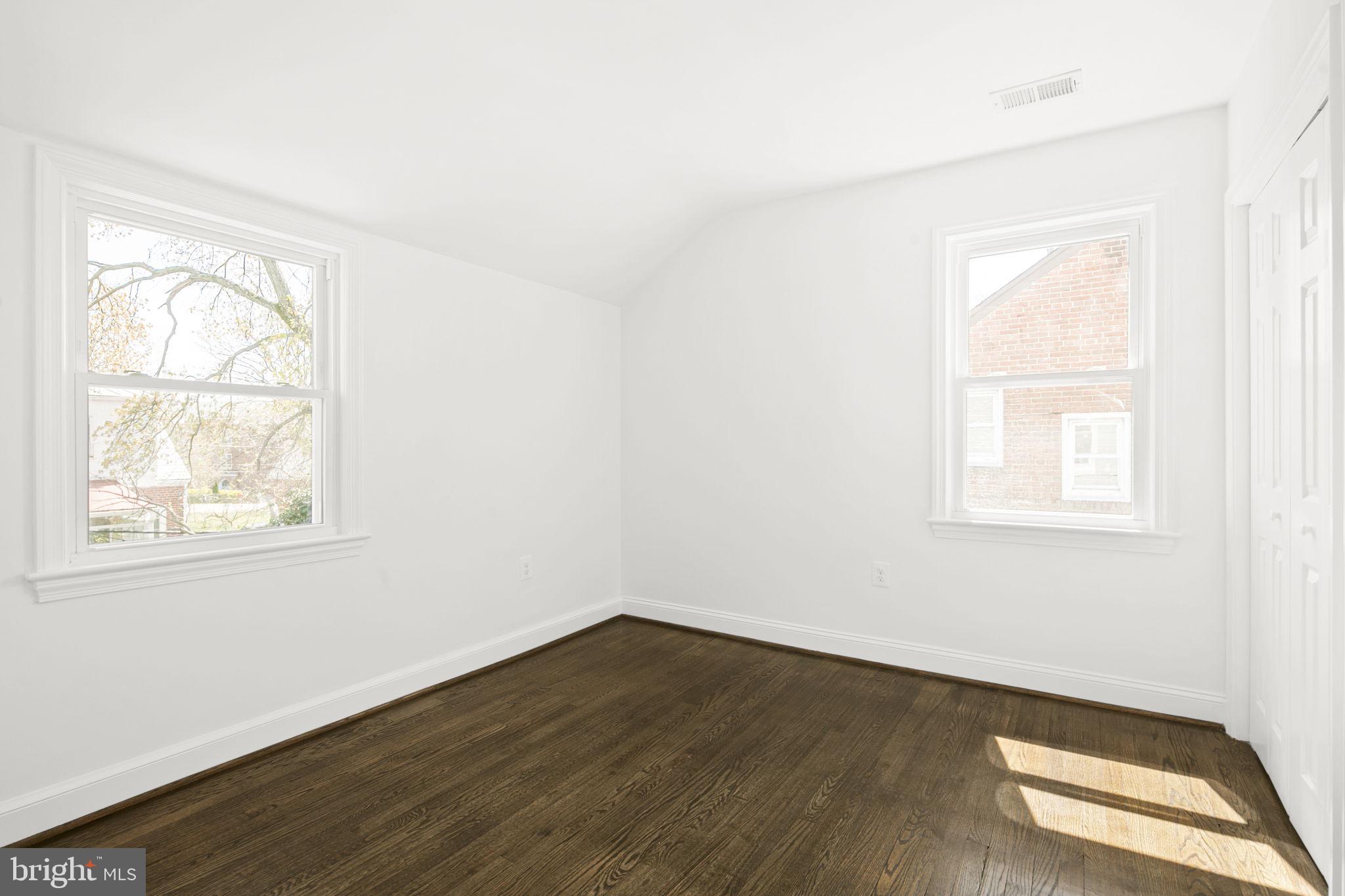 3905 17th Pl NE