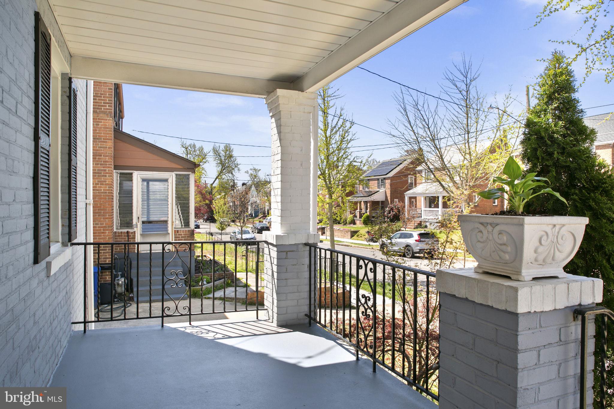 3905 17th Pl NE