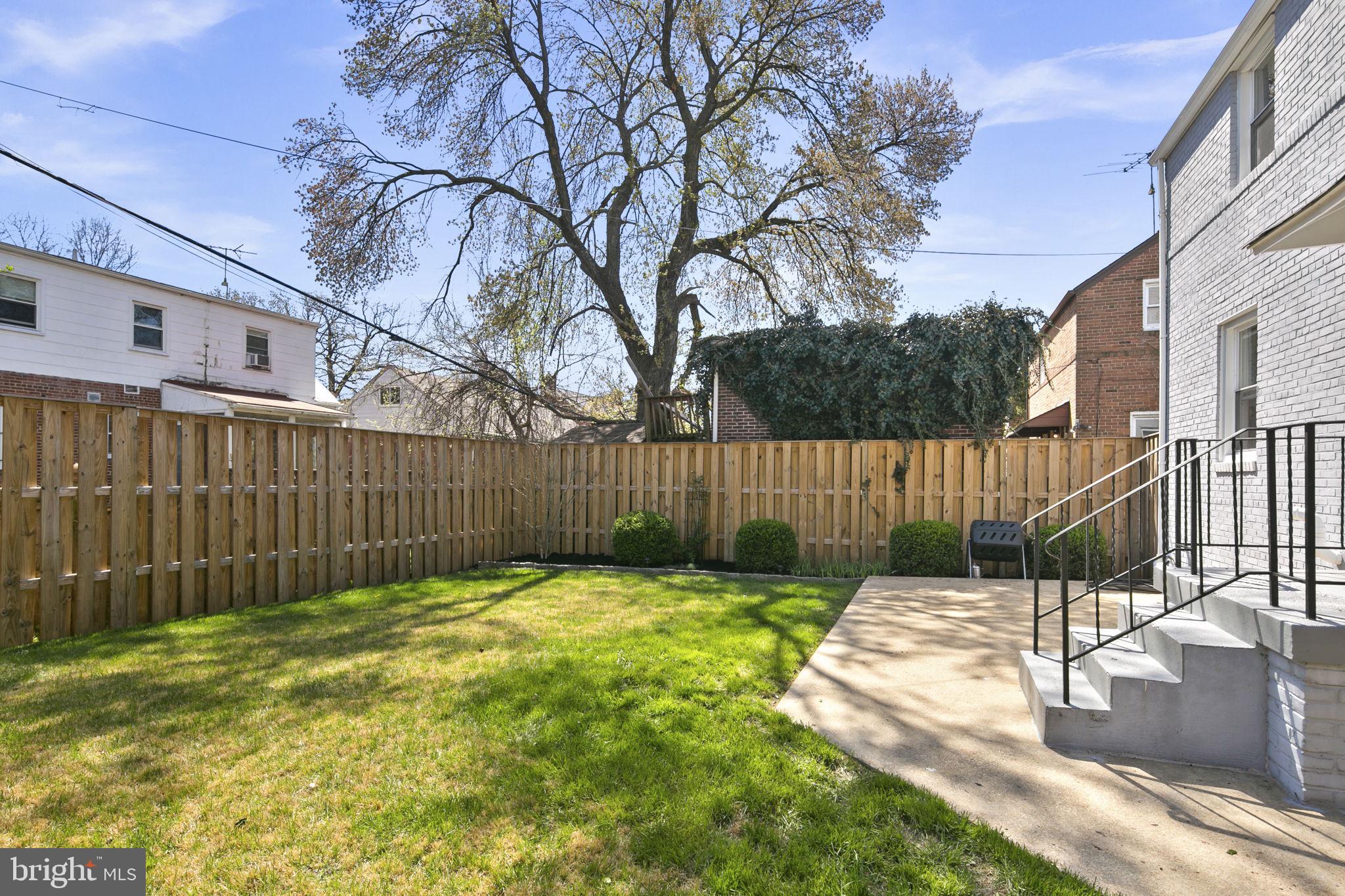 3905 17th Pl NE