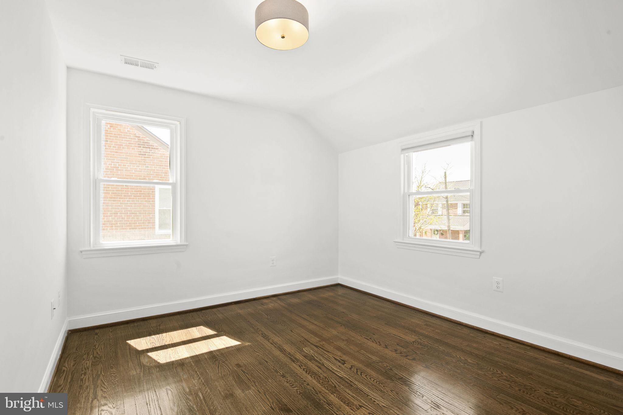 3905 17th Pl NE