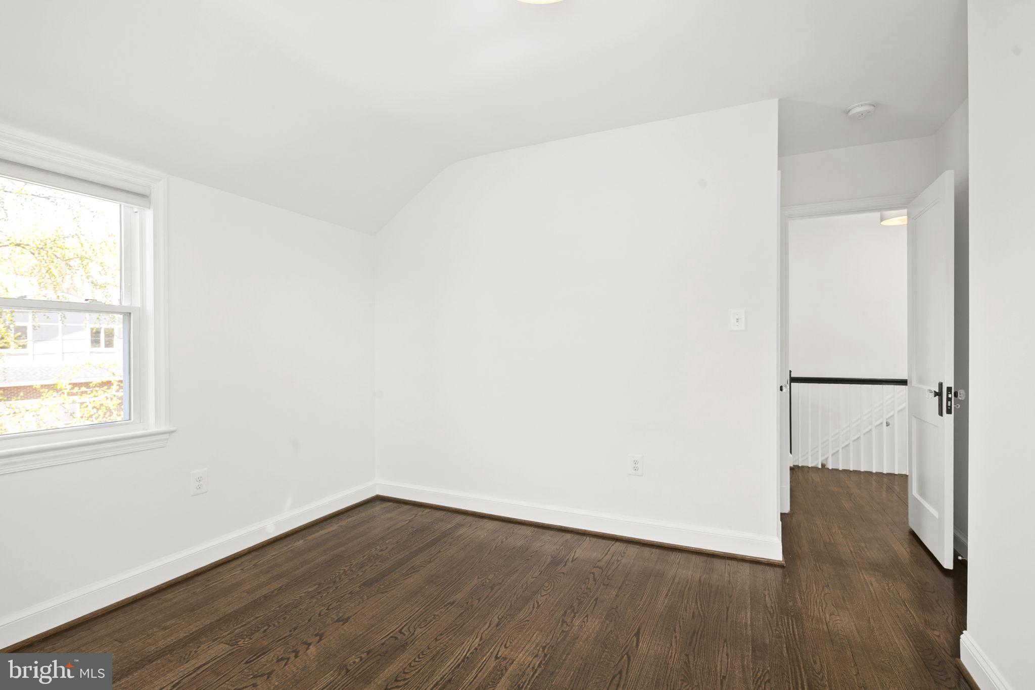 3905 17th Pl NE