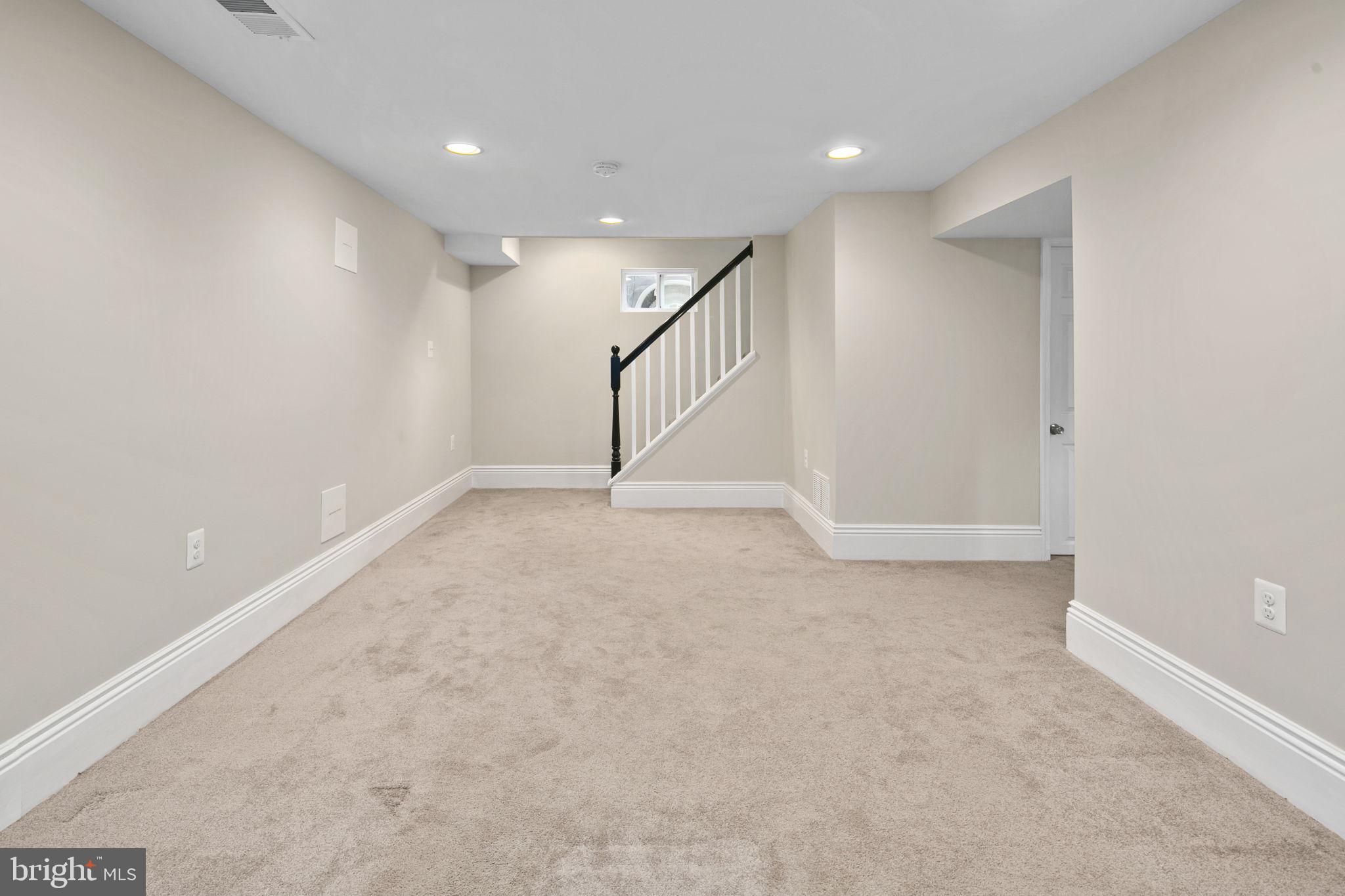 3905 17th Pl NE