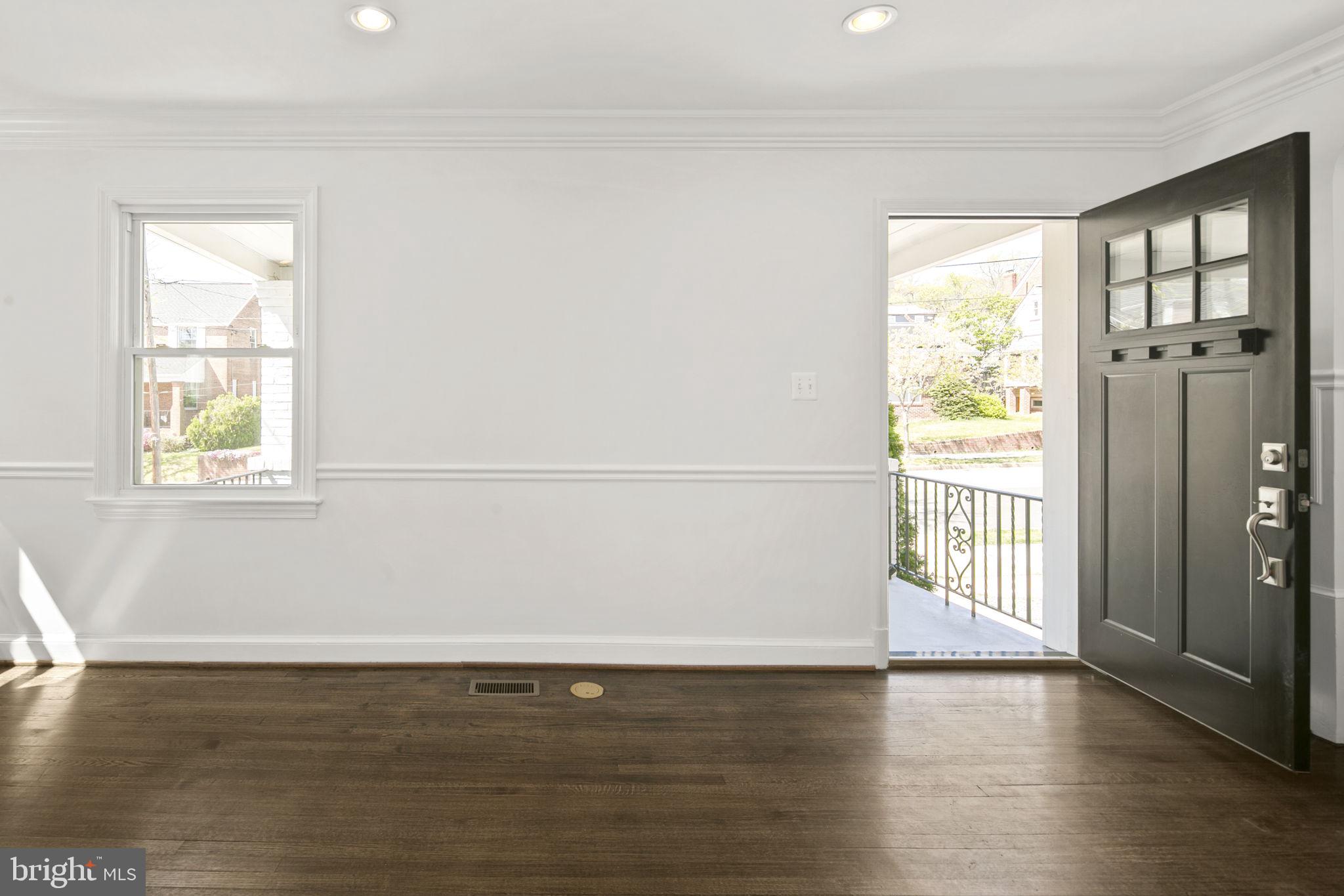 3905 17th Pl NE