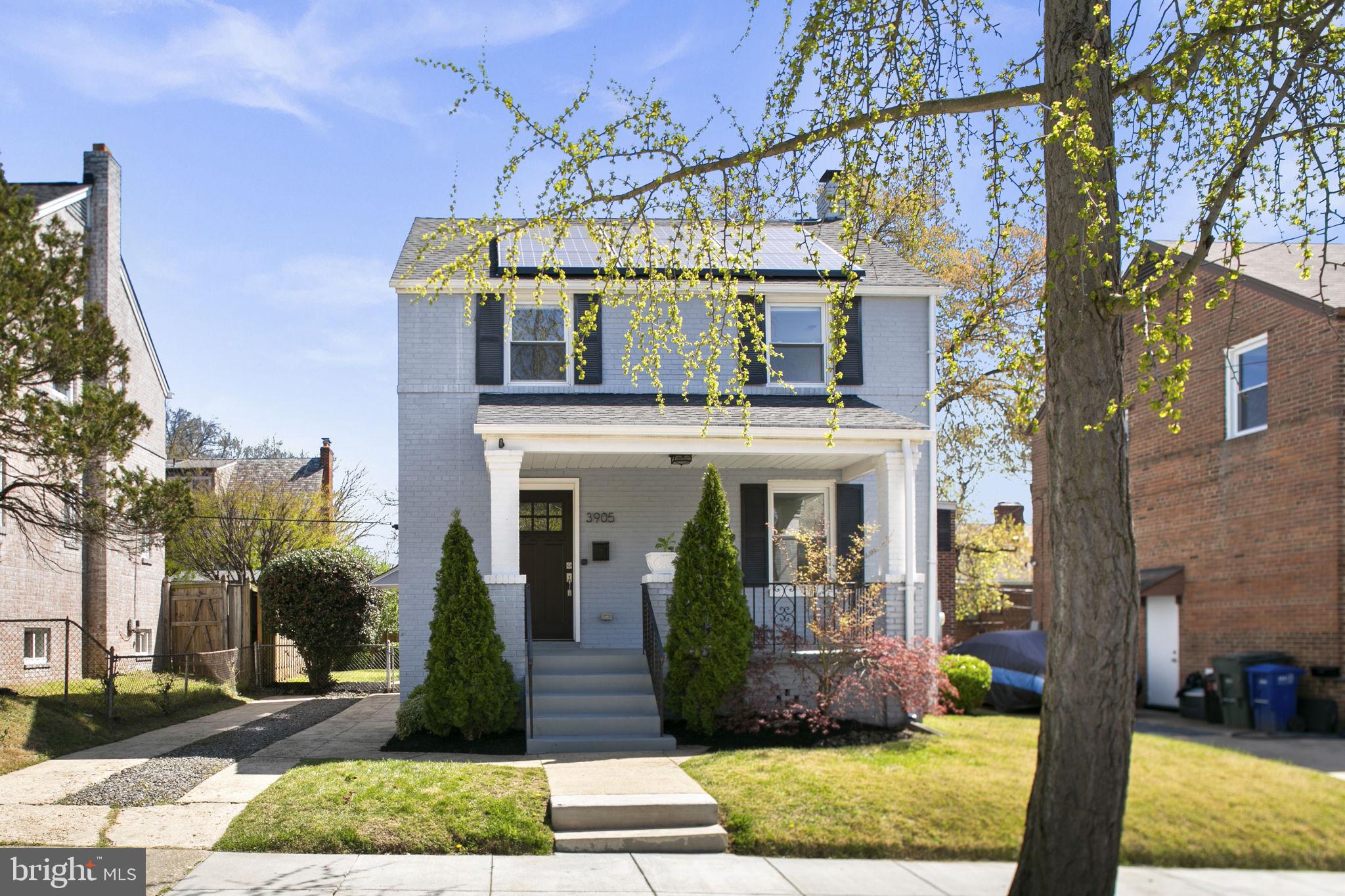 3905 17th Pl NE