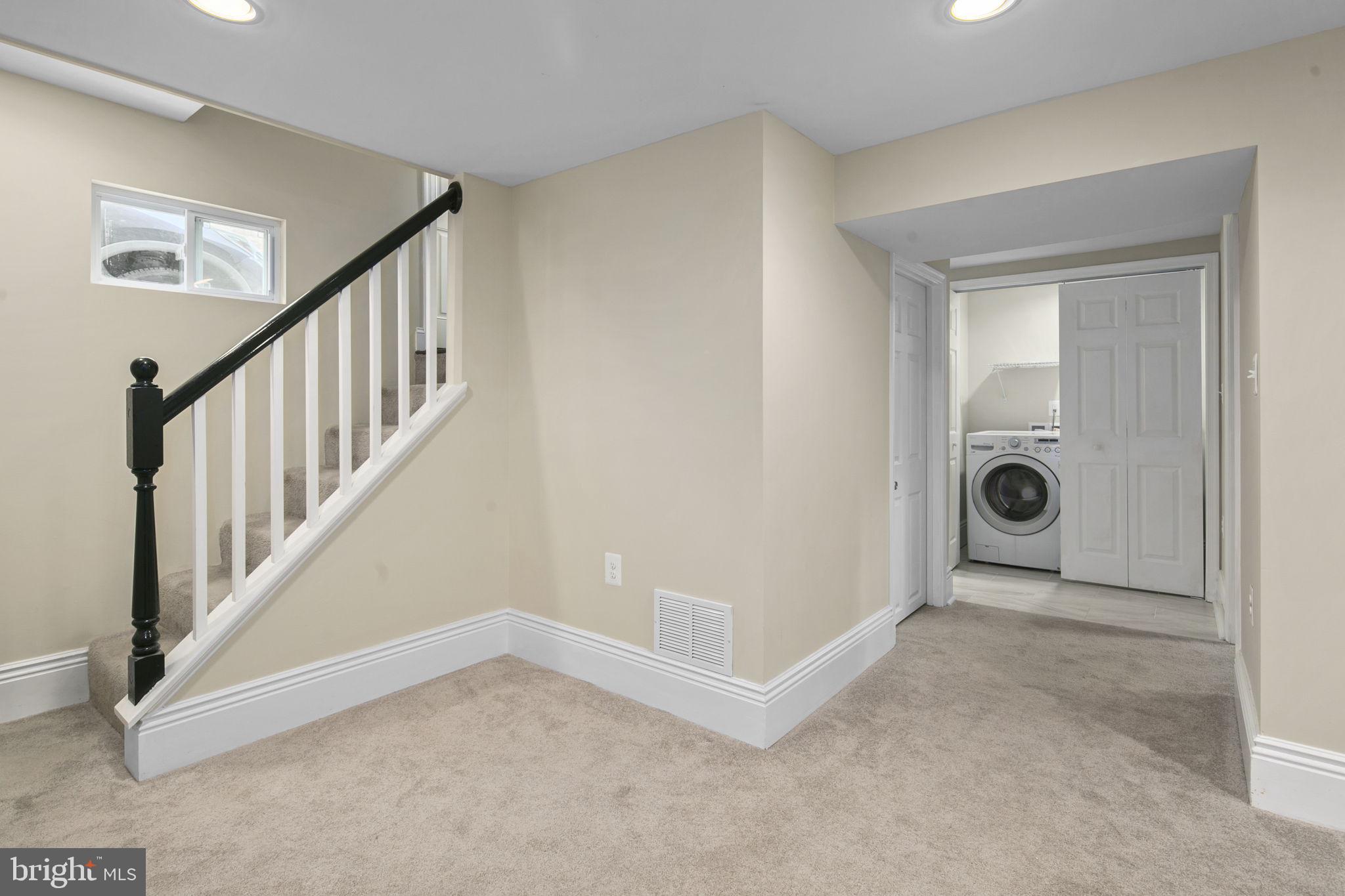 3905 17th Pl NE