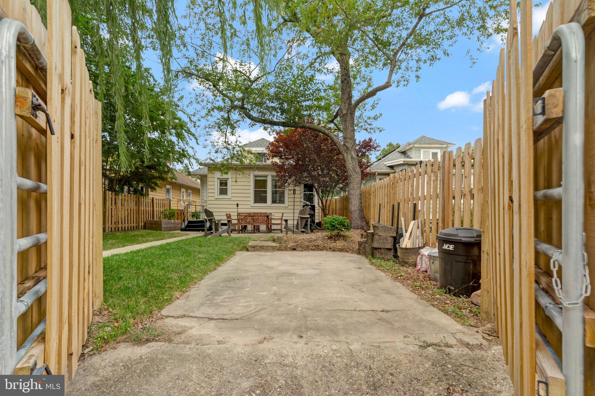 3003 10TH STREET NE