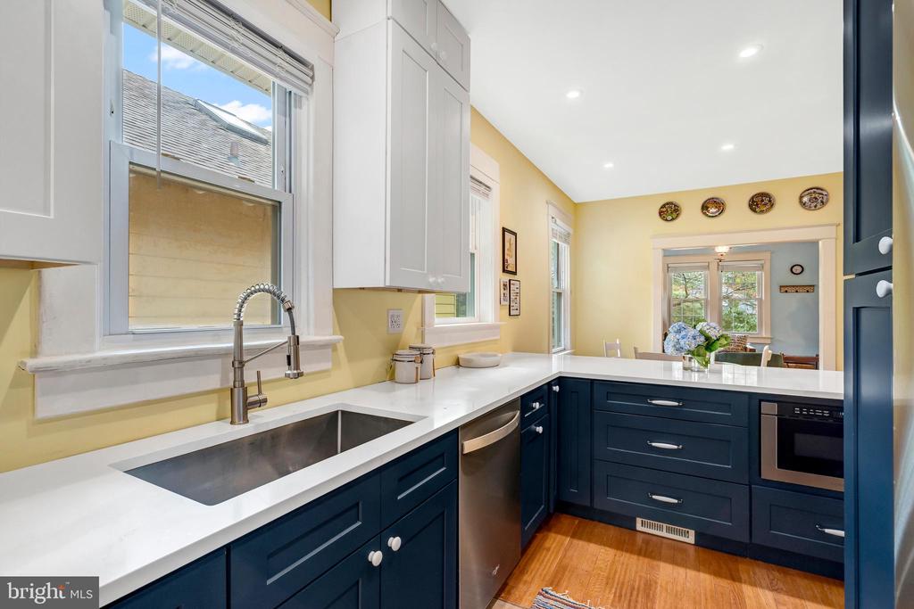 3003 10TH STREET NE