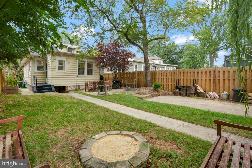 3003 10TH STREET NE
