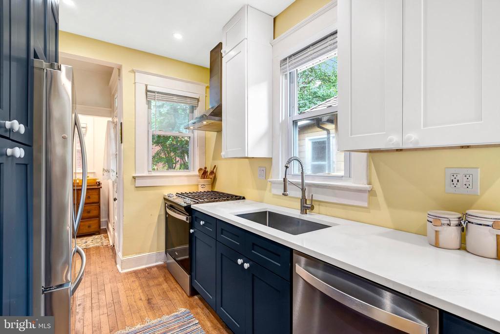 3003 10TH STREET NE