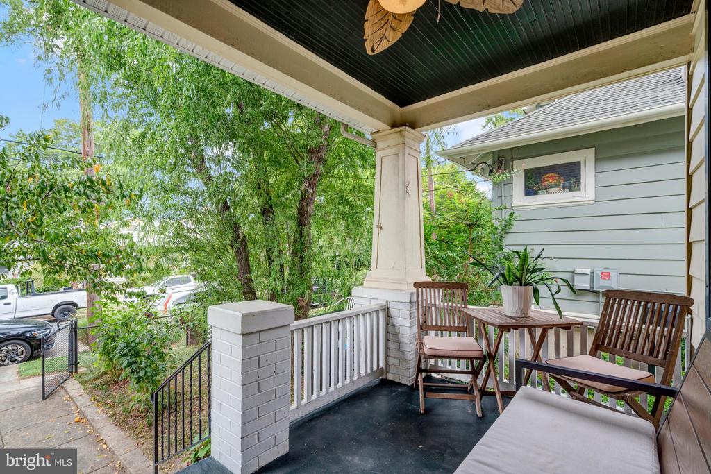 3003 10TH STREET NE