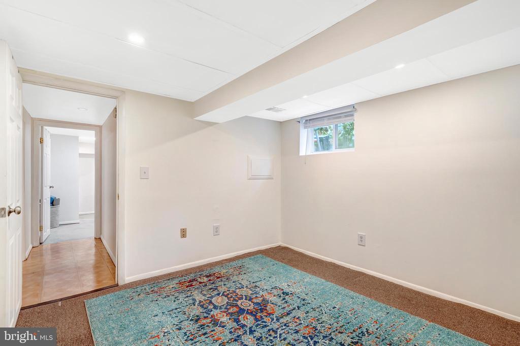 3003 10TH STREET NE